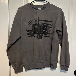 Gray American Flag Tractor Graphic Women’s Sweatshirt size Small